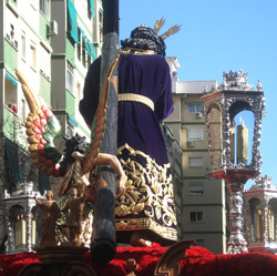 El cirineo durante la procesión de 2008 año de su esttreno.