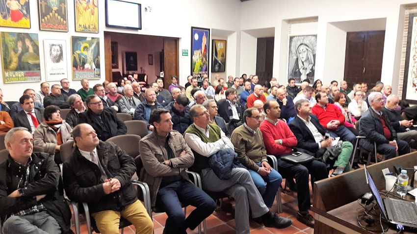 Aspecto de la sala capitular donde tuvo lugar la Asamblea de Delegados de la Agrupación de Cofradías.
